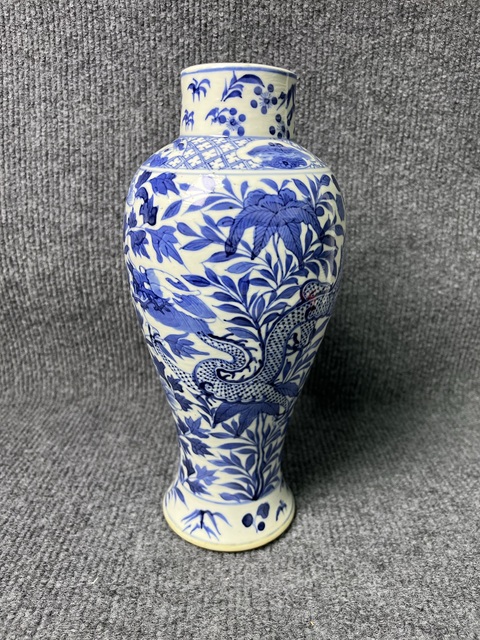 古玩陶瓷光緒·青花龍穿花紋雞腿瓶 真品鑒賞圖