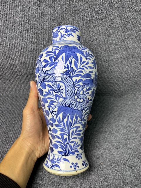 古玩陶瓷光緒·青花龍穿花紋雞腿瓶 真品鑒賞圖