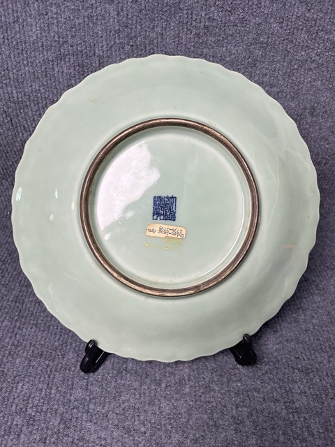 古玩陶瓷青釉暗刻花卉紋盤真品鑒賞圖