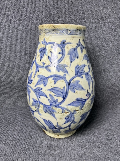 古玩陶瓷青花纏枝花卉紋尊真品鑒賞圖