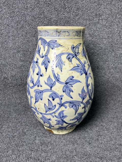 古玩陶瓷青花纏枝花卉紋尊真品鑒賞圖