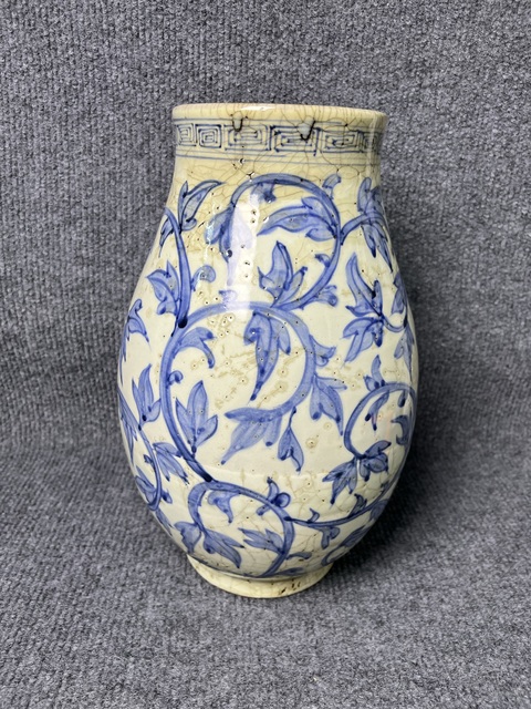 古玩陶瓷青花纏枝花卉紋尊真品鑒賞圖