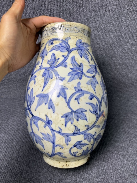 古玩陶瓷青花纏枝花卉紋尊真品鑒賞圖