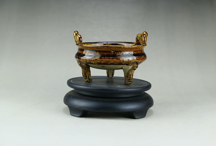 古玩陶瓷精品:明末清初青釉雙耳三獸足香爐（文房雅器）拍賣，當前價格76元