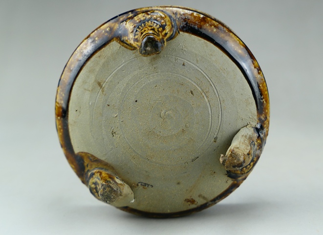 古玩陶瓷精品:明末清初青釉雙耳三獸足香爐（文房雅器）拍賣，當前價格76元