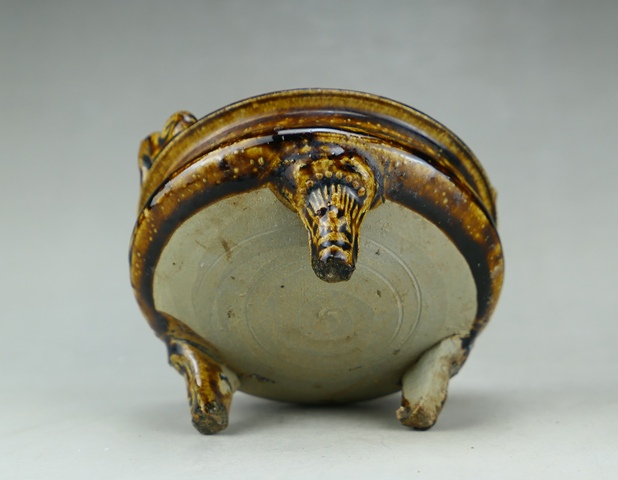 古玩陶瓷精品:明末清初青釉雙耳三獸足香爐（文房雅器）拍賣，當前價格76元