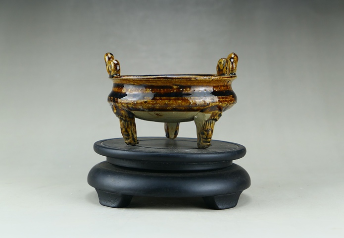 古玩陶瓷精品:明末清初青釉雙耳三獸足香爐（文房雅器）拍賣，當前價格76元