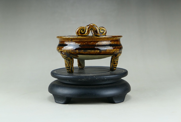 古玩陶瓷精品:明末清初青釉雙耳三獸足香爐（文房雅器）拍賣，當前價格76元