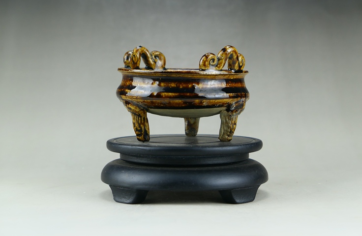 古玩陶瓷精品:明末清初青釉雙耳三獸足香爐（文房雅器）拍賣，當前價格76元