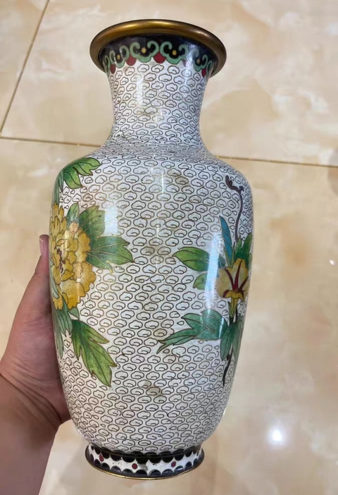 古玩陶瓷花卉紋瓶真品鑒賞圖