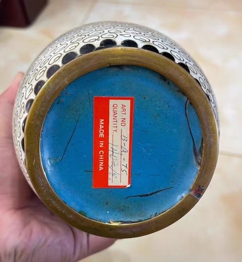 古玩陶瓷花卉紋瓶真品鑒賞圖