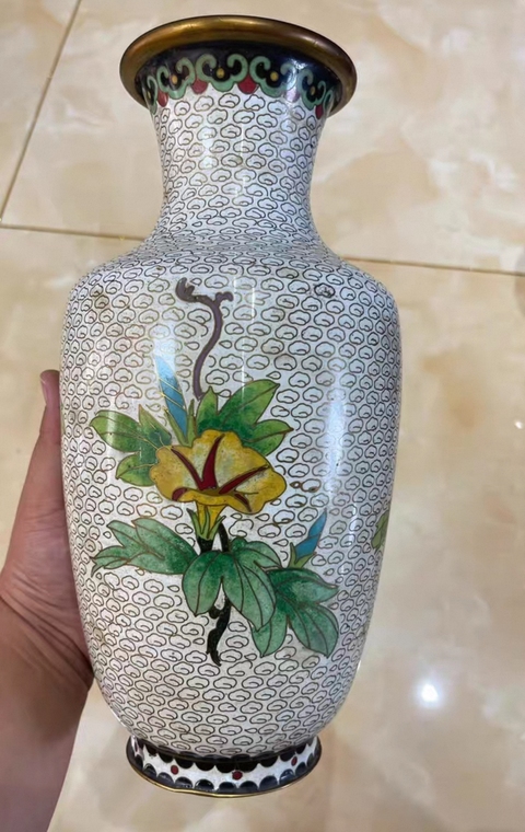 古玩陶瓷花卉紋瓶真品鑒賞圖