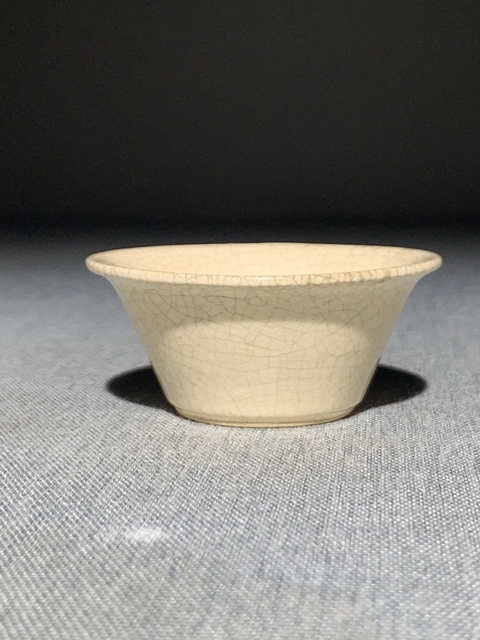 古玩陶瓷玉璧底哥釉馬蹄杯真品鑒賞圖