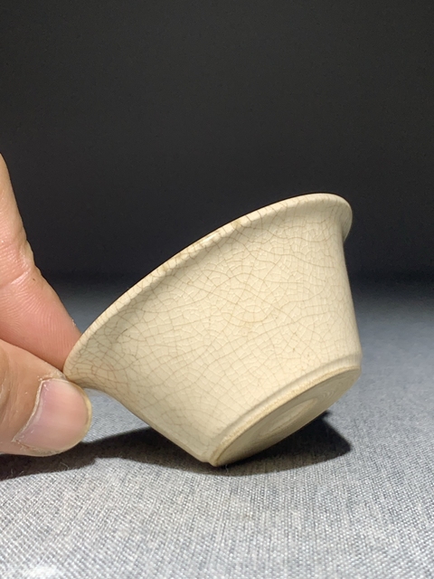 古玩陶瓷玉璧底哥釉馬蹄杯真品鑒賞圖