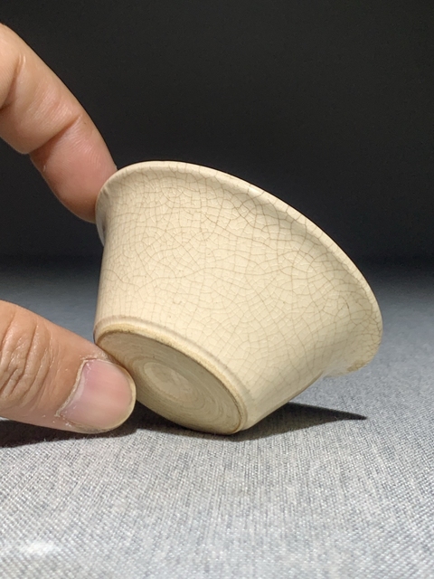 古玩陶瓷玉璧底哥釉馬蹄杯真品鑒賞圖