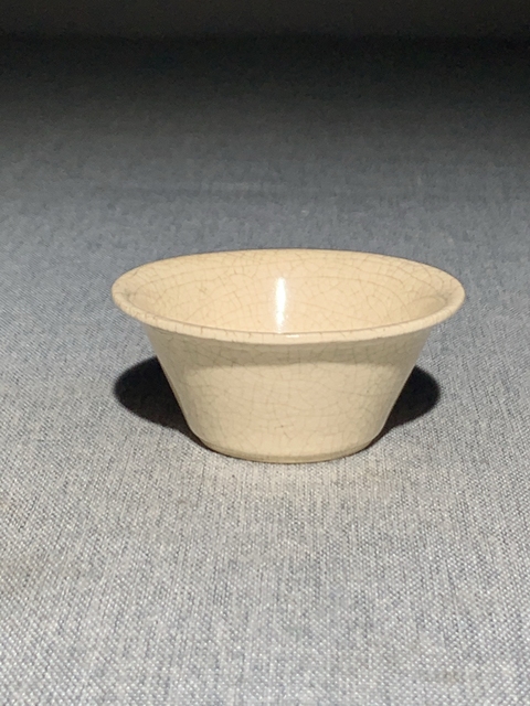 古玩陶瓷玉璧底哥釉馬蹄杯真品鑒賞圖