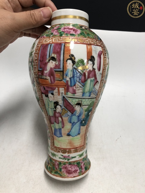 古玩陶瓷清晚·廣彩開(kāi)窗人物故事紋雞腿瓶拍賣(mài)，當(dāng)前價(jià)格3699元