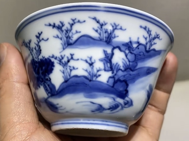 古玩陶瓷晚清青花杯真品鑒賞圖