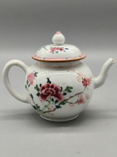古玩陶瓷粉彩花卉紋茶壺真品鑒賞圖