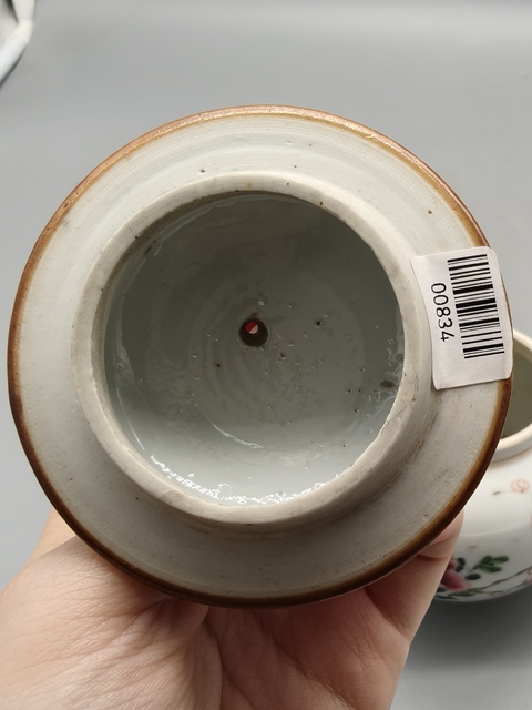 古玩陶瓷粉彩花卉紋茶壺真品鑒賞圖