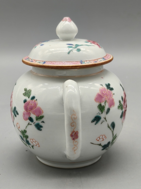 古玩陶瓷粉彩花卉紋茶壺真品鑒賞圖