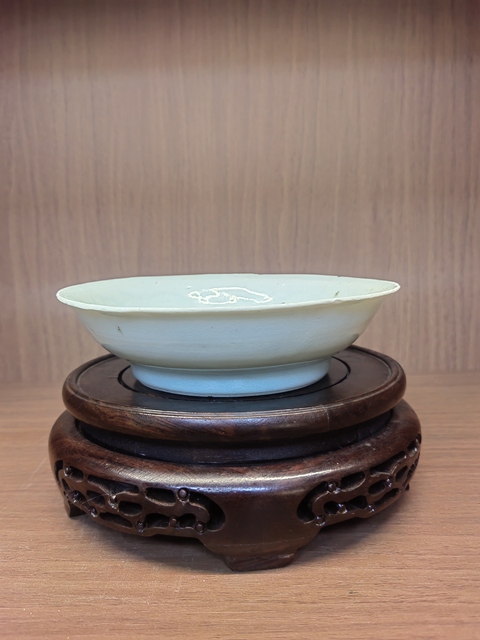 古玩陶瓷元末明初青白釉模印菊紋盤拍賣，當前價格4567元