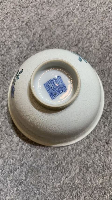 古玩陶瓷白匝道粉彩花卉紋茶圓真品鑒賞圖