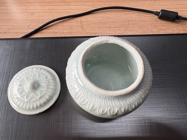 古玩陶瓷宋代影青印花花卉紋蓋罐真品鑒賞圖