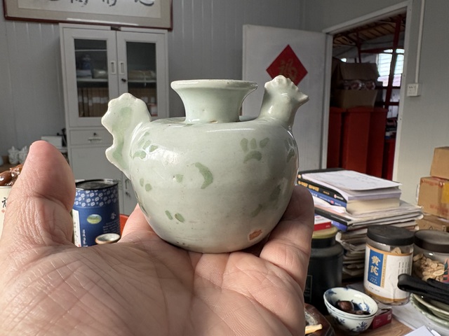 古玩陶瓷明中綠彩雞首壺真品鑒賞圖