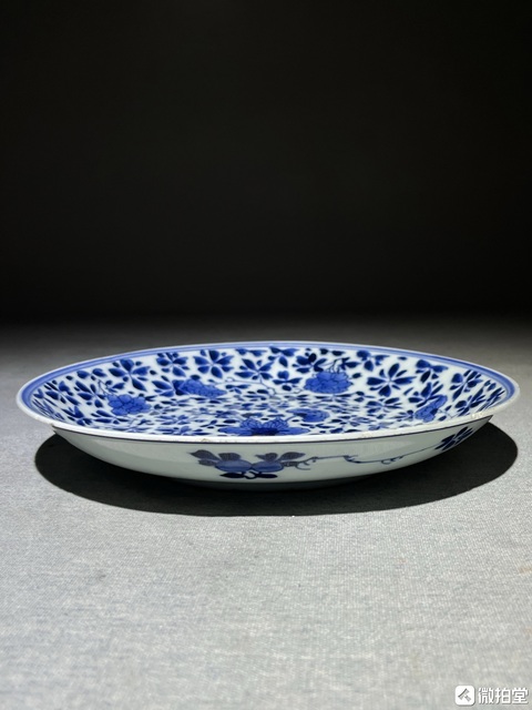 古玩陶瓷青花花卉紋盤真品鑒賞圖