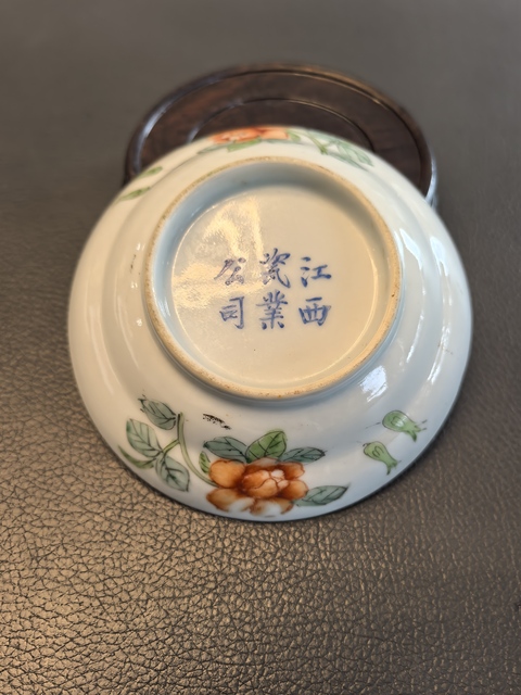 古玩陶瓷民國粉彩花卉碟真品鑒賞圖