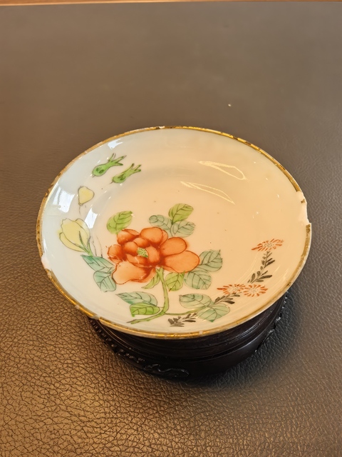 古玩陶瓷民國粉彩花卉碟真品鑒賞圖