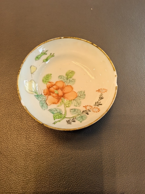 古玩陶瓷民國粉彩花卉碟真品鑒賞圖