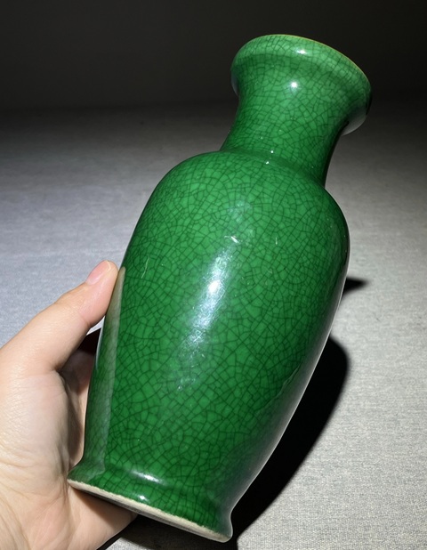 古玩陶瓷綠哥釉花蘭瓶真品鑒賞圖