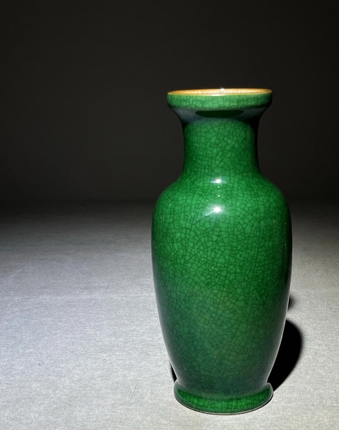 古玩陶瓷綠哥釉花蘭瓶真品鑒賞圖