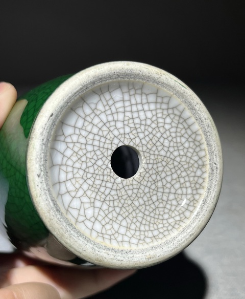 古玩陶瓷綠哥釉花蘭瓶真品鑒賞圖