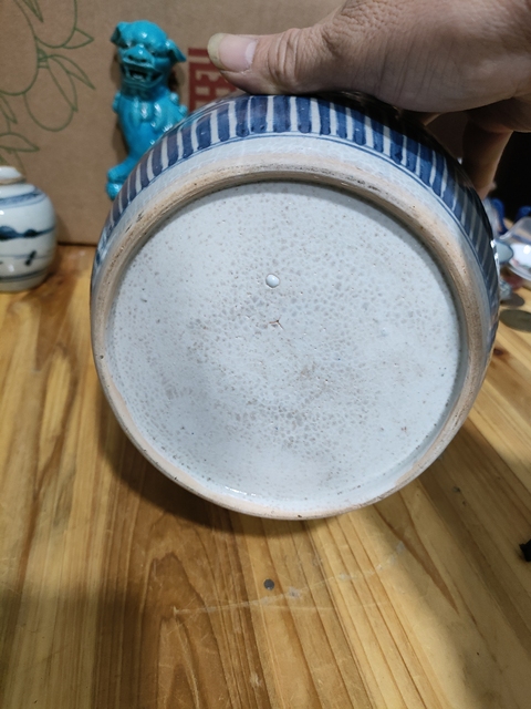 古玩陶瓷青花纏枝蓮紋罐真品鑒賞圖