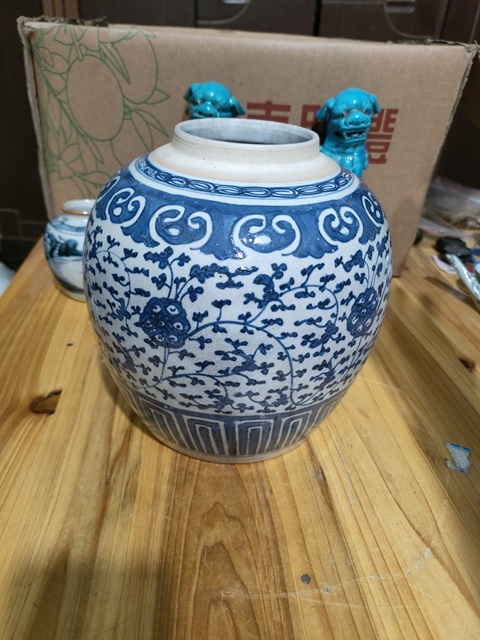 古玩陶瓷青花纏枝蓮紋罐真品鑒賞圖