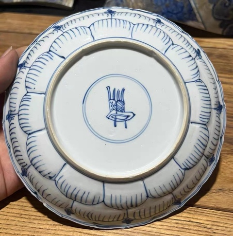 古玩陶瓷花卉紋青花盤真品鑒賞圖