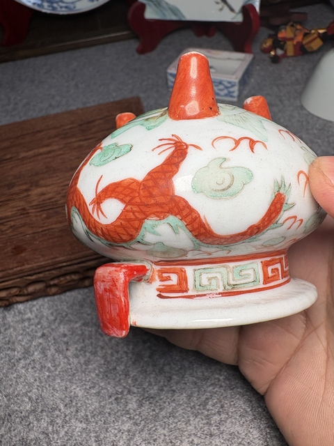 古玩陶瓷粉彩龍紋雙耳三足爐真品鑒賞圖