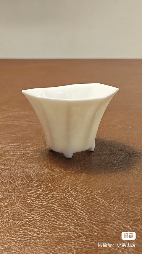 古玩陶瓷明代晚期德化窯白釉八駿馬杯真品鑒賞圖