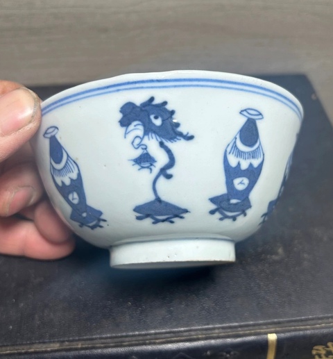 古玩陶瓷青花花卉紋碗真品鑒賞圖