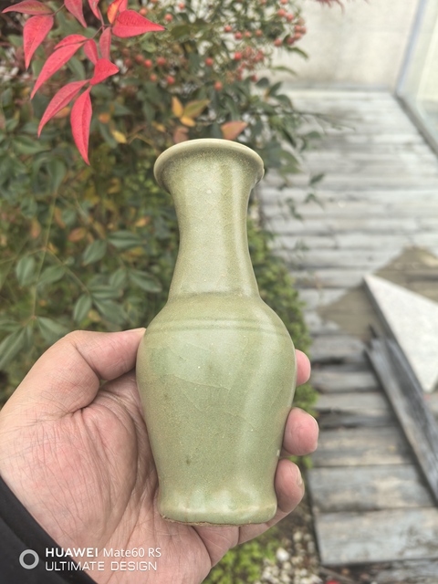 古玩陶瓷龍泉青瓷撇口瓶真品鑒賞圖