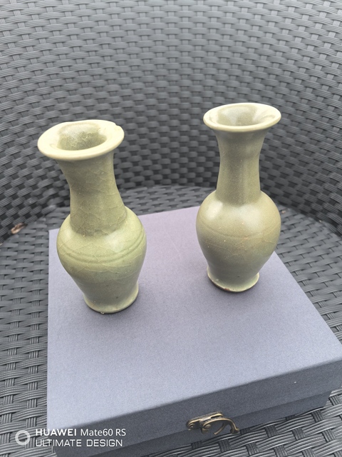 古玩陶瓷龍泉青瓷撇口瓶真品鑒賞圖