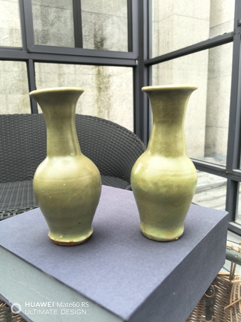 古玩陶瓷龍泉青瓷撇口瓶真品鑒賞圖