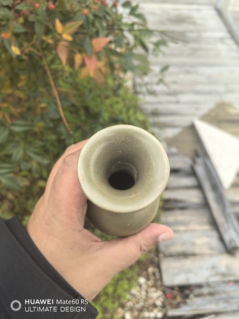 古玩陶瓷龍泉青瓷撇口瓶真品鑒賞圖