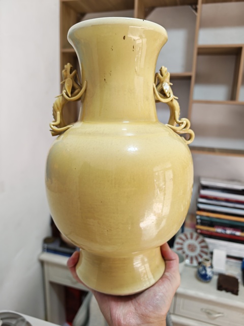 古玩陶瓷黃釉雙龍耳瓶真品鑒賞圖