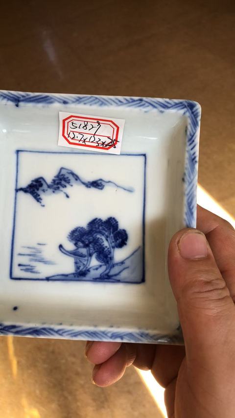 古玩陶瓷日本明治青花山水人物四方盤真品鑒賞圖