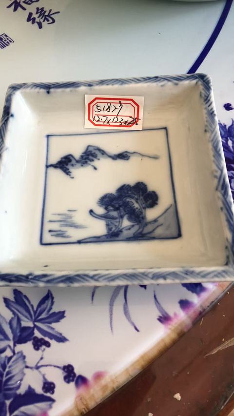 古玩陶瓷日本明治青花山水人物四方盤真品鑒賞圖