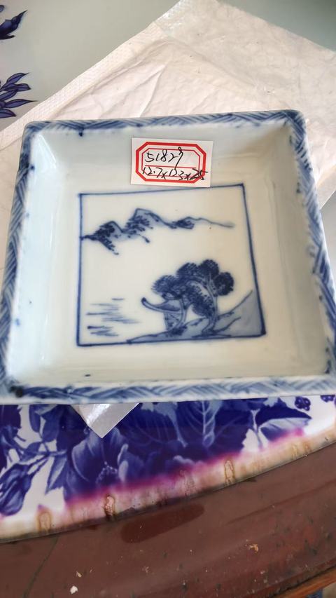 古玩陶瓷日本明治青花山水人物四方盤真品鑒賞圖